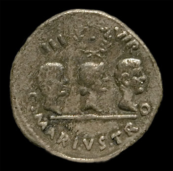 028. Denier d'Auguste, 13 a.C., representant sa fille Julia.jpg